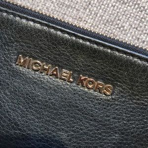 Michael Kors - Black 3 zip pocket cross body bag
